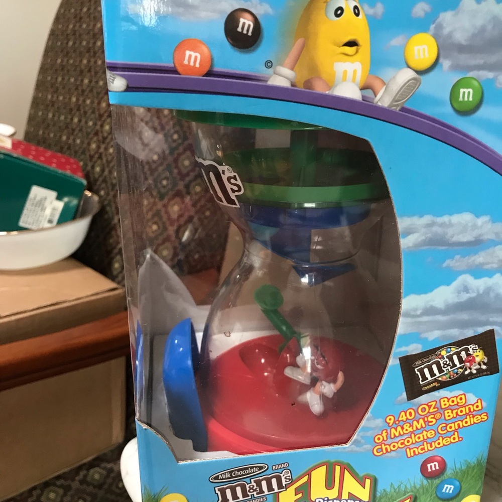 M&M Fun Machine Candy Dispenser - Picture 3 of 3